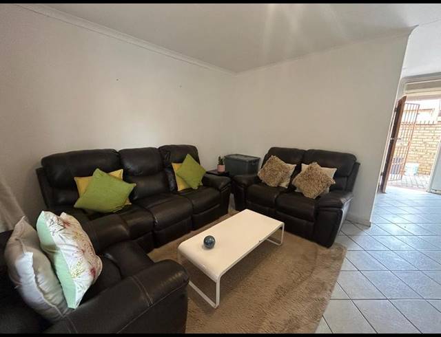 2 BEDROOM PROPERTY TO RENT IN FAERIE GLEN